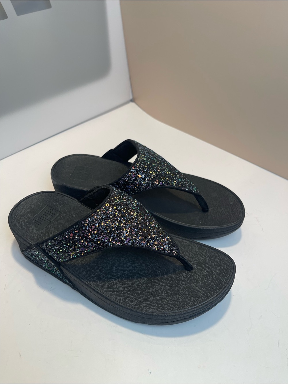 FitFlop Black Glitter MicroWobbleboard Thong Sandals Size US 5 EU 36 Comfort